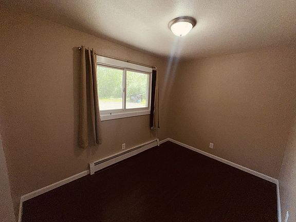 4th image of 374 E Chickaloon Way