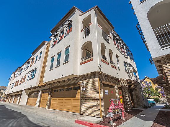 3rd image of 198 Esfahan Dr Unit 1-1B
