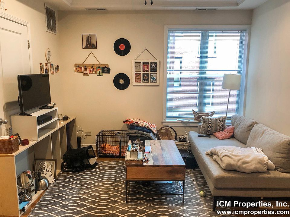 1st image of 851 W Cornelia Ave #2D