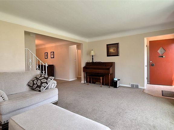 5th image of 932 Clinton Ave