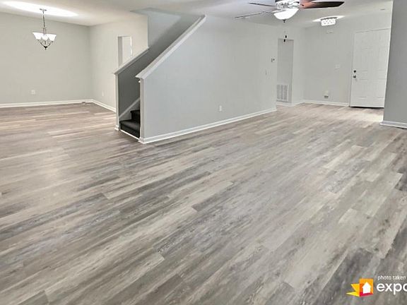 2nd image of 2413 Whetstone Ln