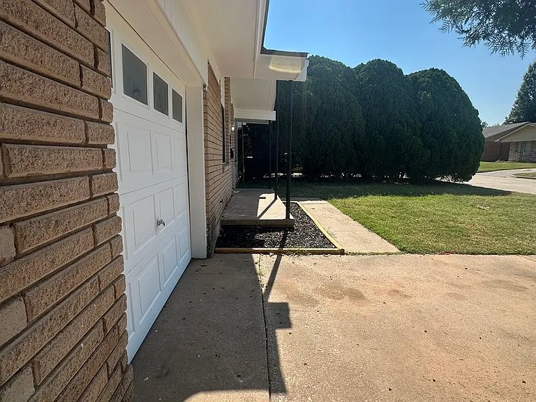 321 W Michael Dr — Photo 5