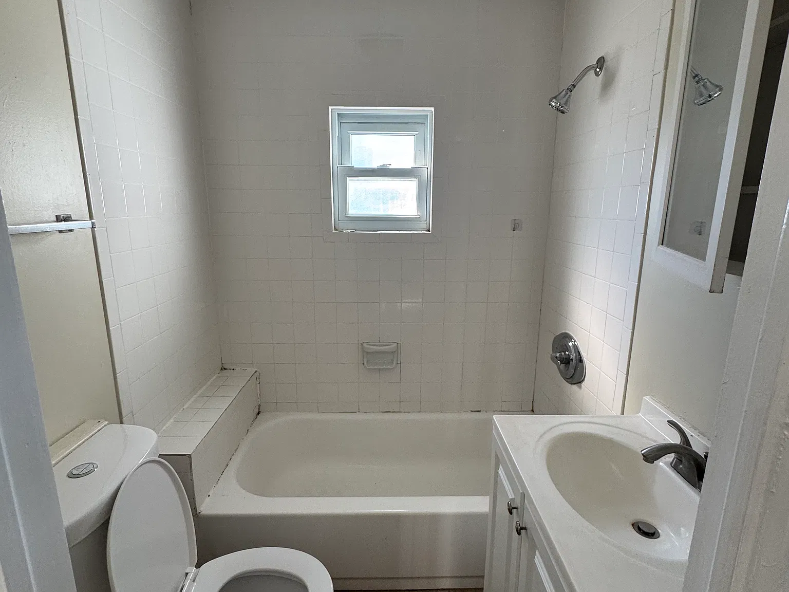3 bed, $2,195 — Photo 2