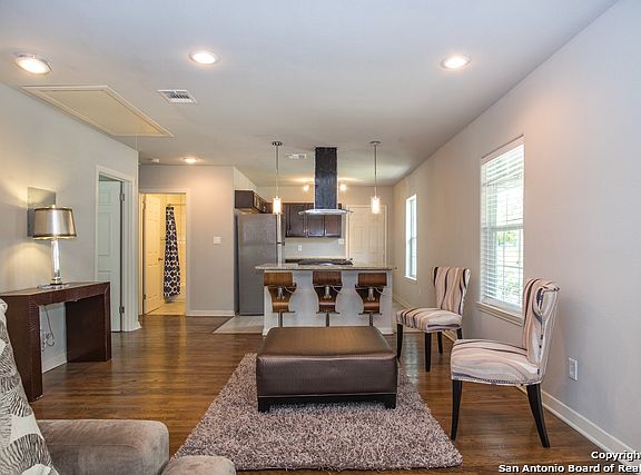 3rd image of 566 W Wildwood