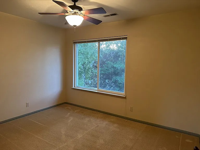 1631 Shoshone Dr — Photo 5