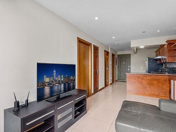 4th image of 3717 111th St APT 4F