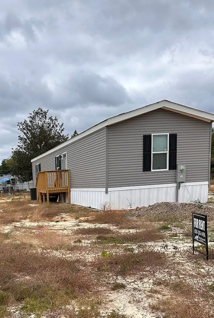 Luxury -3 Bedroom / 2 Bath Mobile Home - Defuniak Springs - 453 W Juniper Avenue — Photo 1