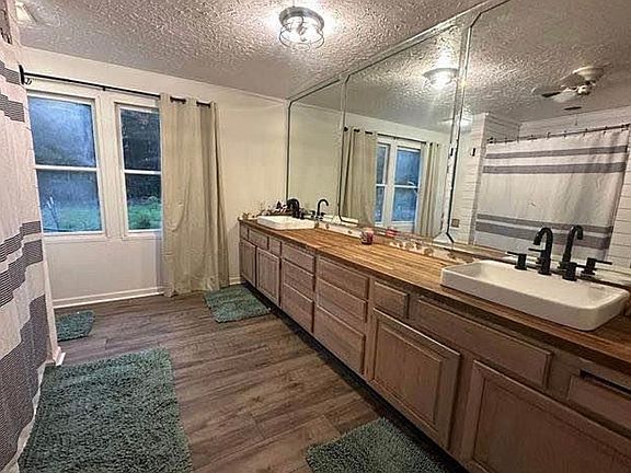 3rd image of 4223 W Hensley Rd