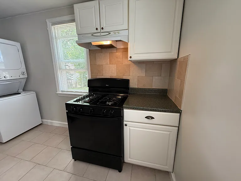 1576 Ferndale Ave #1 — Photo 10