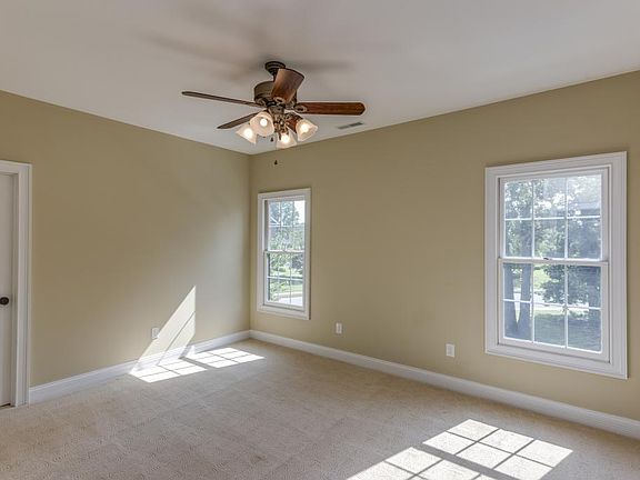 3rd image of 222 Gray Hawk Trl