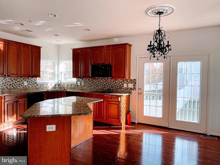 2900 Valerian Ln — Photo 13