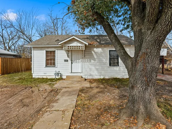 803 E 14th St, Bonham, TX 75418