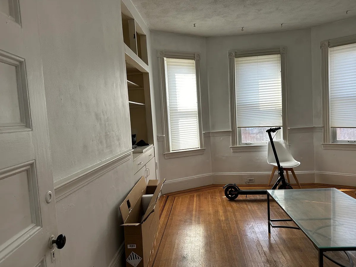 Building Photo - 58 Aspinwall Ave #1B