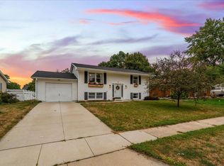 206 Devlin Cir, Cedar Falls, IA 50613
