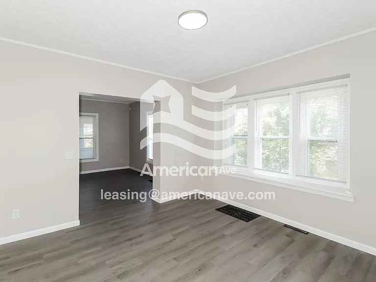 1581032_004_wm_-_living_room_12935217.jpg