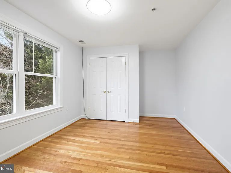 711 Lamberton Dr — Photo 40