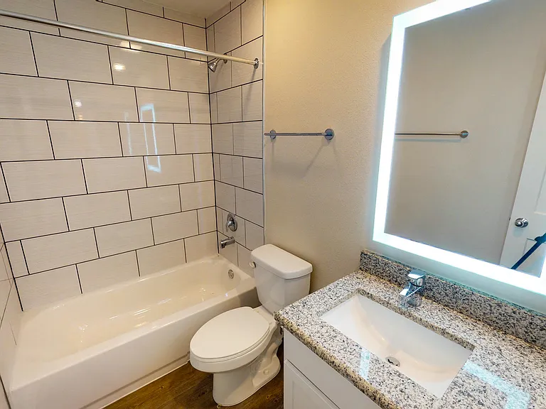 Midtown Apartments — Photo 45