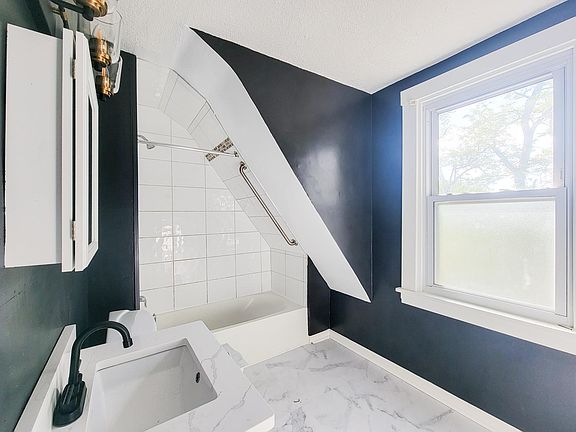 2nd image of 509 Highland Pl