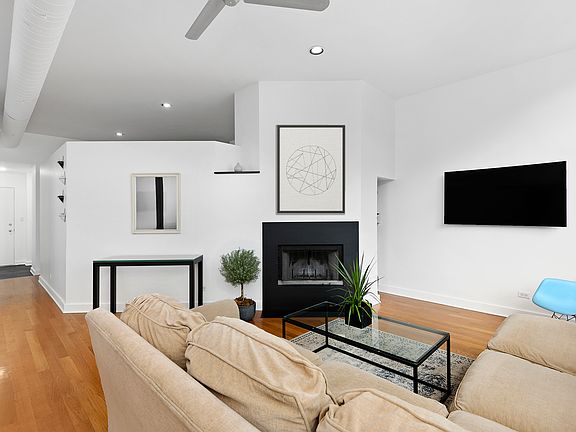 4th image of 2600 N Southport Ave APT 205
