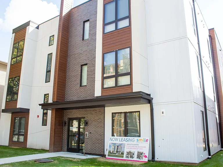 1009 W Stoughton St — Photo 31