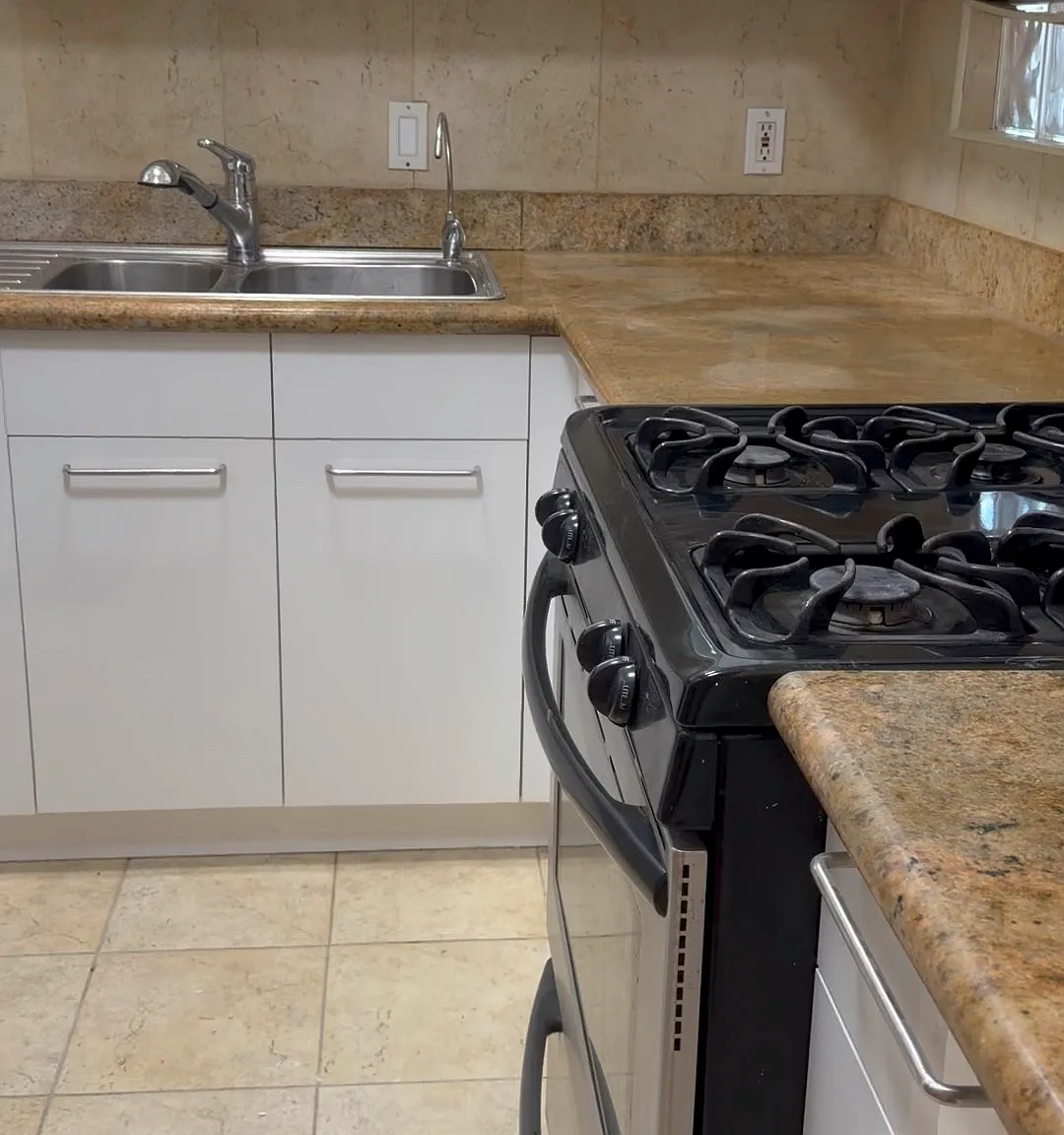 3 bed, 1.5 bath, 960 sqft, $2,900 — Photo 1