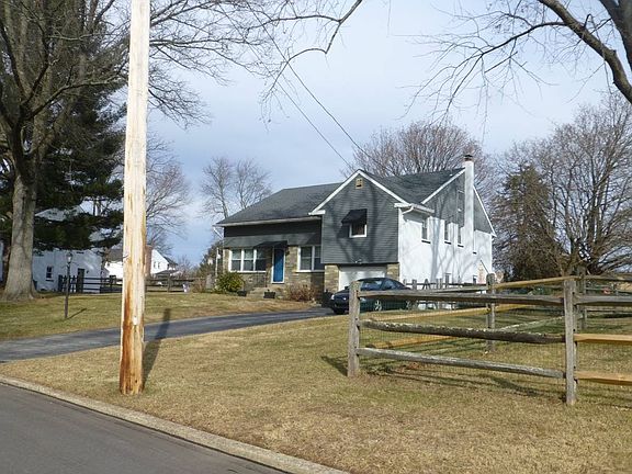 2nd image of 2202 Carol Ln