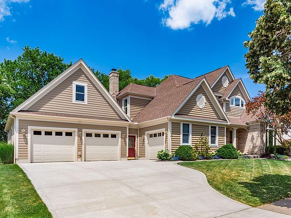 3rd image of 5592 Fawnbrook Ln