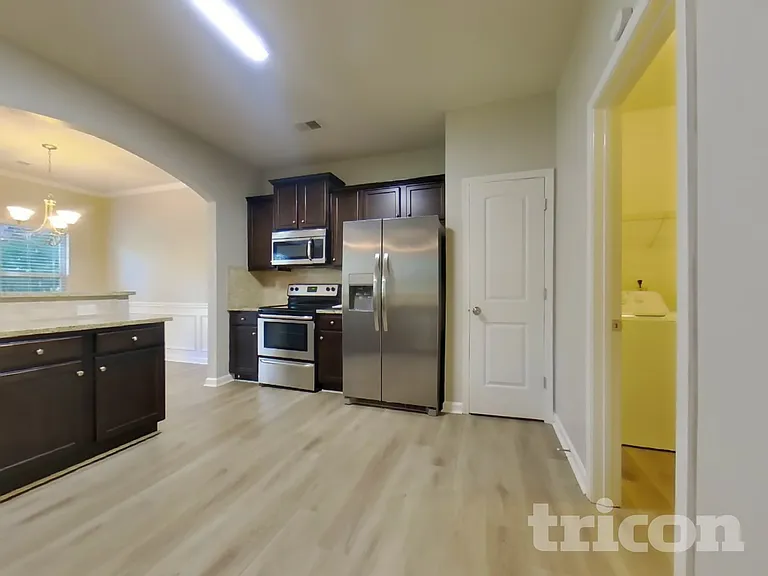 4459 Ravenwood Dr — Photo 4