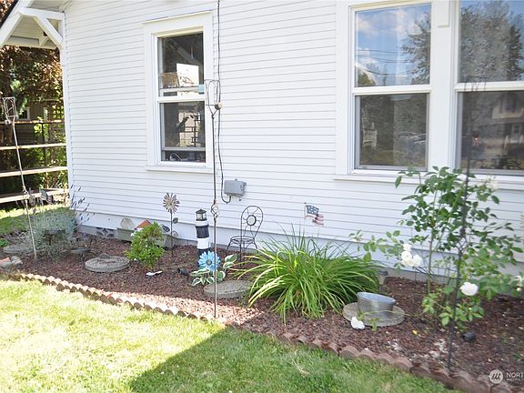 2nd image of 706 W Pioneer