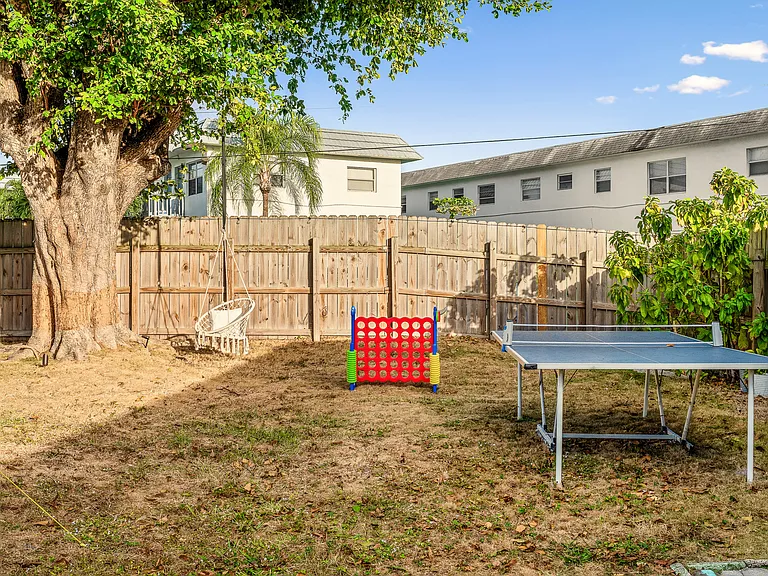 3961 NE 10th Ave — Photo 48