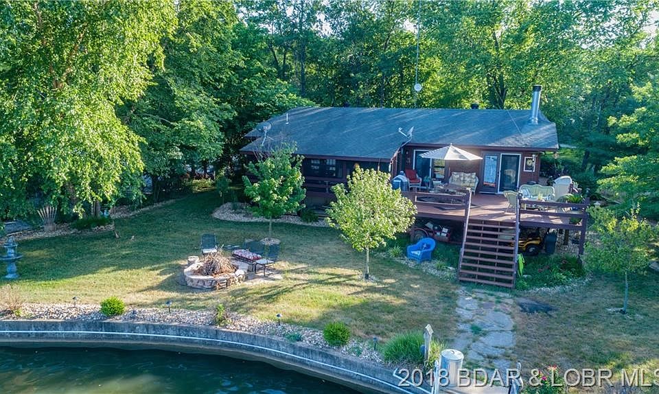 Lakefront - open decking w/screened in portion.