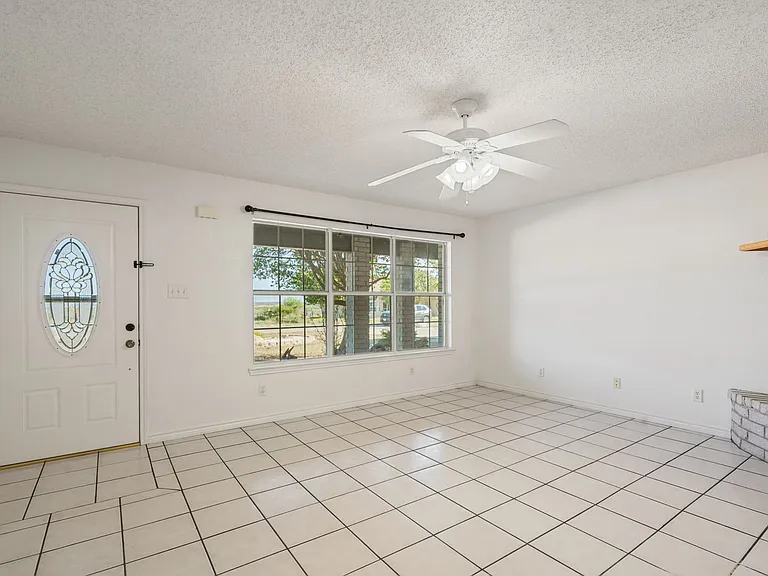 854 Lago Vista Dr — Photo 5