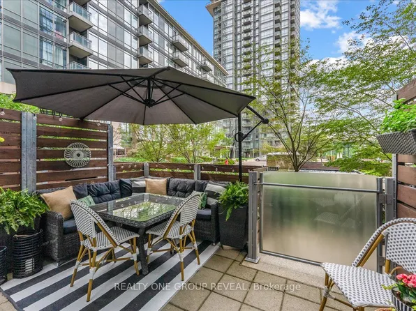 15 Brunel Ct #112, Toronto, ON M5V 3Y6
