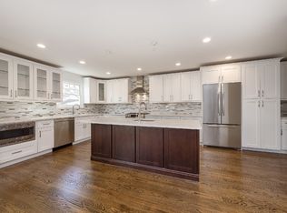 25 Crescent St, Hewlett, NY 11557