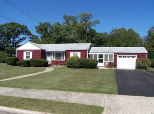 31 Everett St, Patchogue, NY 11772