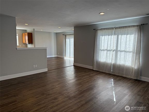 3rd image of 8416 175th Street Ct E