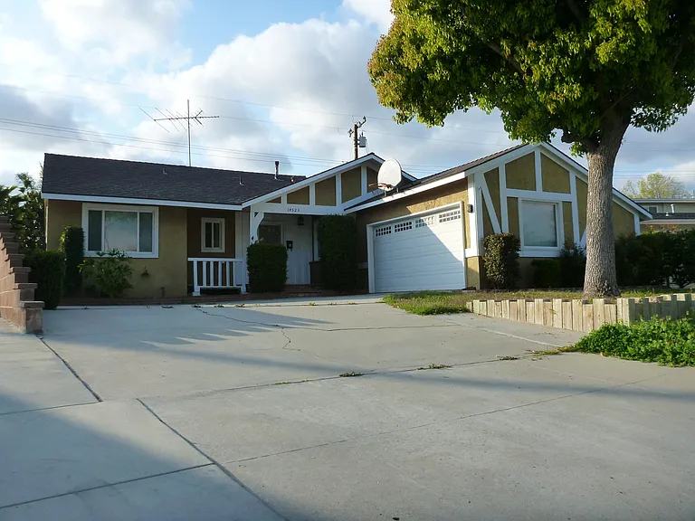14525 Greenworth Dr — Photo 12