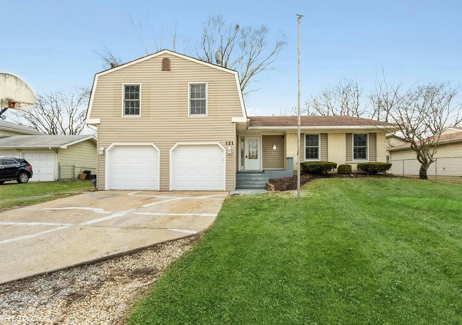 5 bed, 2144 sqft, $3,400 — Photo 1