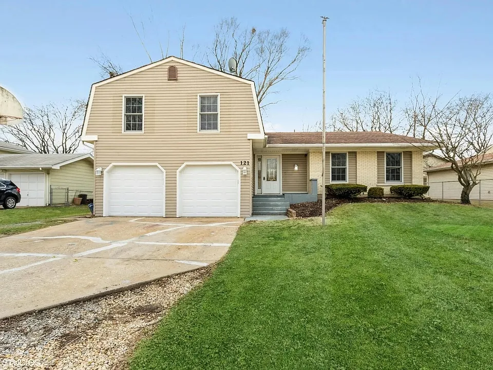 121 Richmond Dr