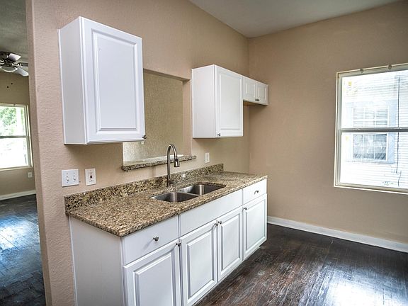 3rd image of 514 Virginia Blvd #A