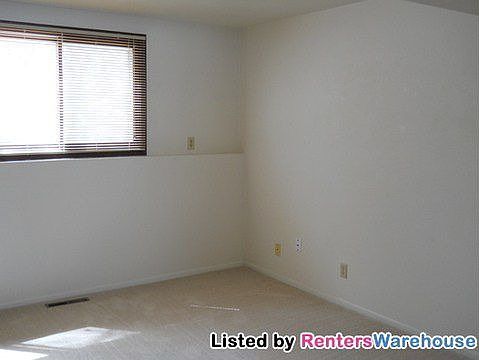 3rd image of 2072 Greenwood Dr NE