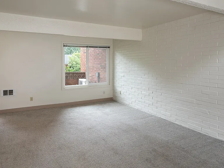 Kingway Apartments — Photo 8