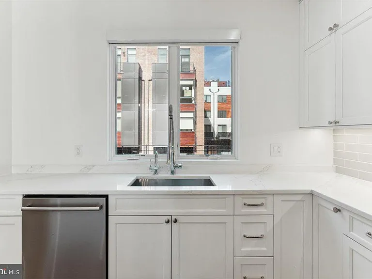 138 S Front St — Photo 17