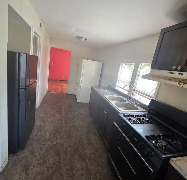 1947 W Marquette Rd #3 — Photo 2
