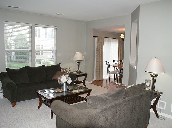 5th image of 137 W Buckingham Dr