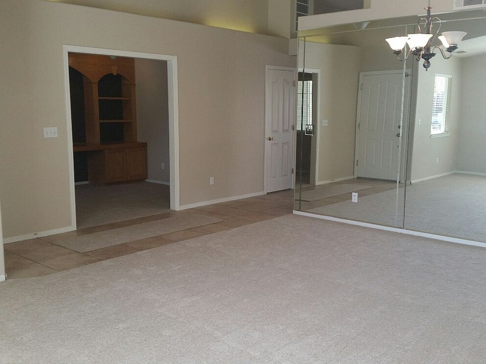2nd image of 1022 Nutmeg Dr.