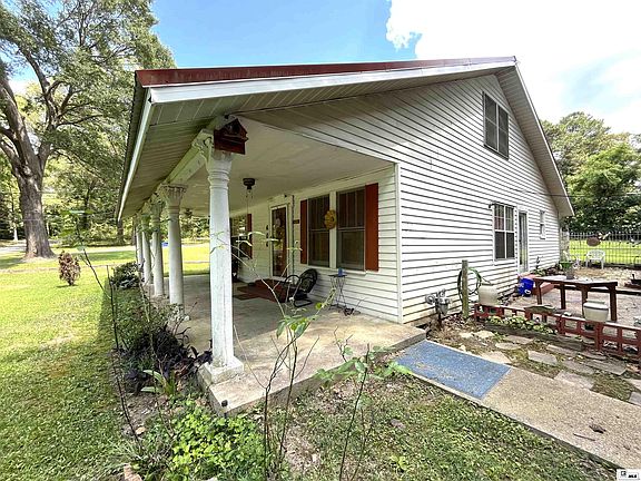 3rd image of 606 E Pecan Ave