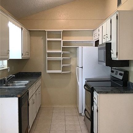 3rd image of 2311 Hidden Hill Dr