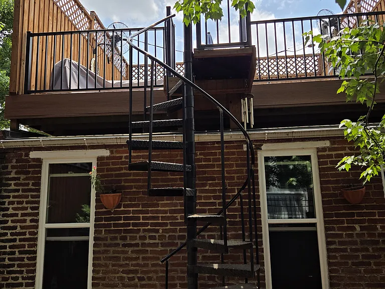 817 I St NE #A — Photo 33