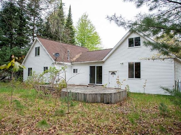 3rd image of 204 Reindeer Dr